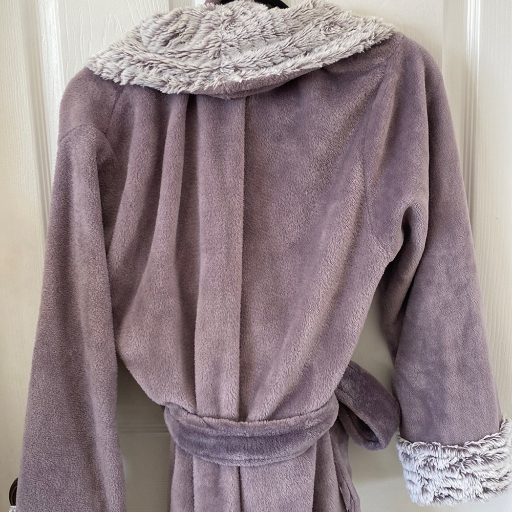 Robe - Picture 4 of 4